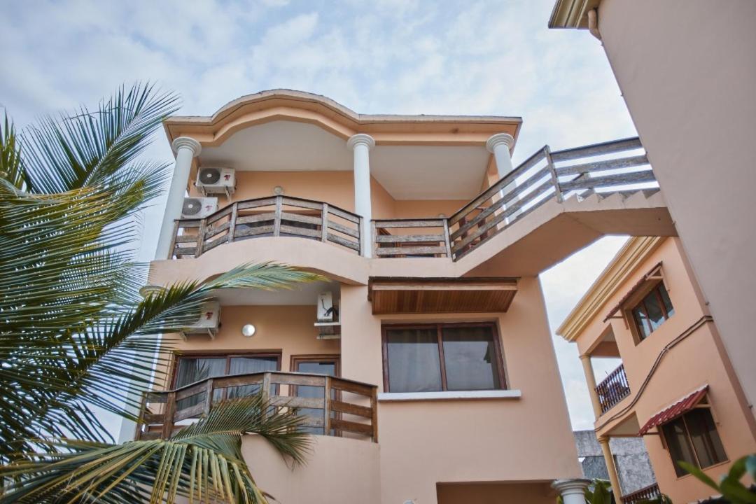 Appartement Charmant Et Lumineux Пойнт-Ноар Екстериор снимка